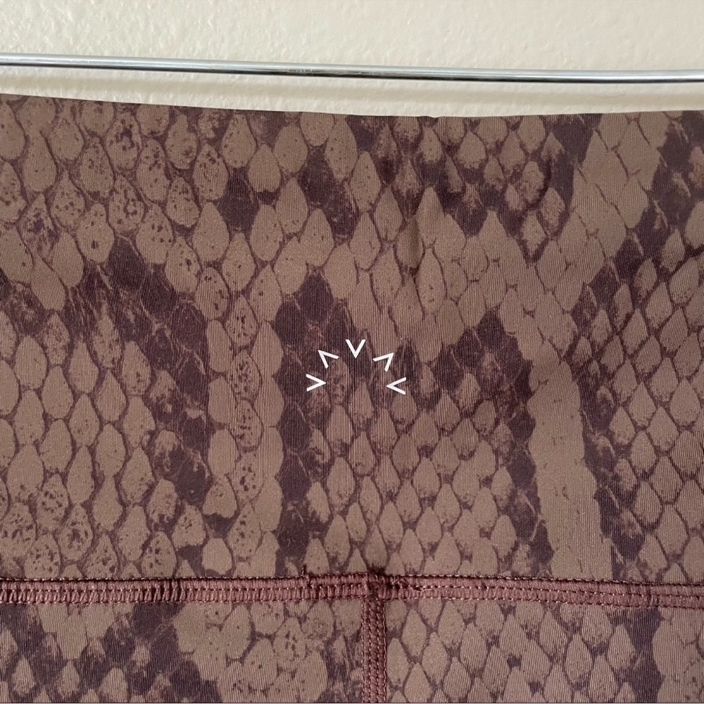 Varley Estrella Snake Print Leggings NWOT - Picture 7 of 7
